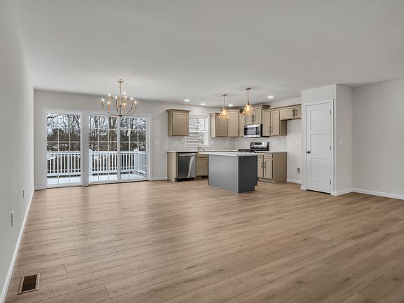 5th image of 115 Beech Tree Ct