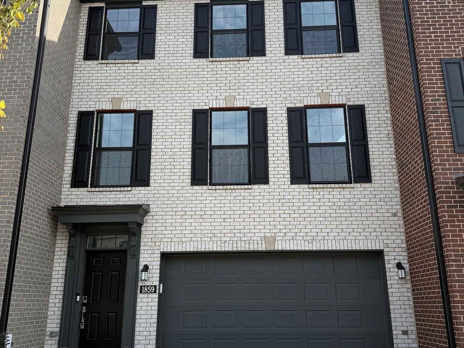 3 bed, 3.5 bath, 2346 sqft, $2,650 — Photo 2