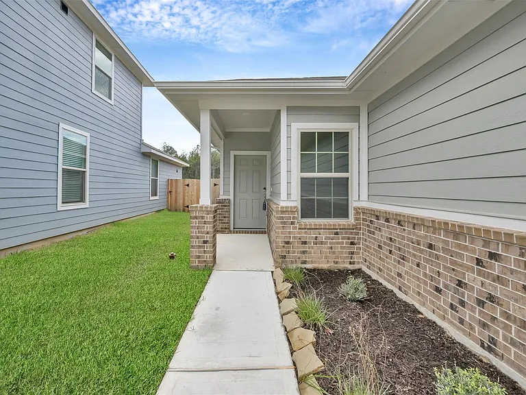 16564 Moss Ln — Photo 2