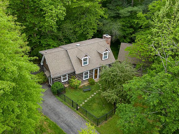 3rd image of 301A Overhill Dr