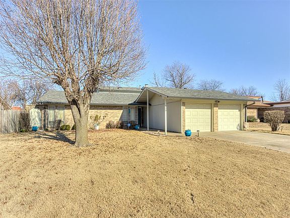 2nd image of 829 NW 116th Ter