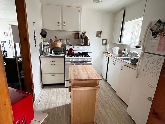 Kitchen from Dining Nook/Pantry or Home Office. Island left with tenant.