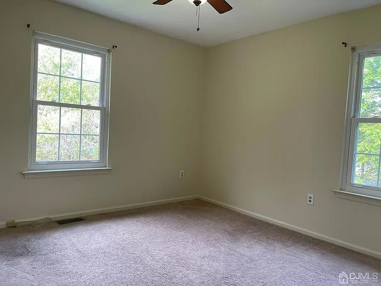 9 Carrie Ct — Photo 4