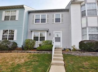 1372 Arlington Ct, Geneva, IL 60134