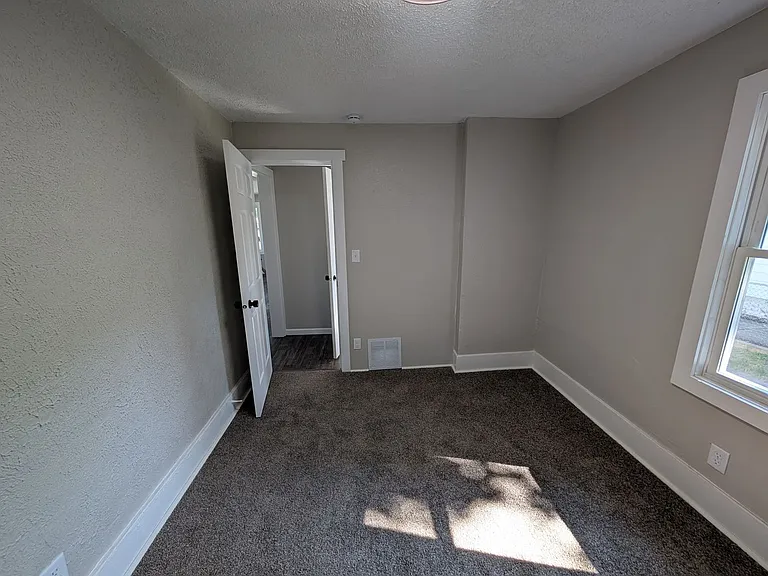 1922 E Bowman St — Photo 5