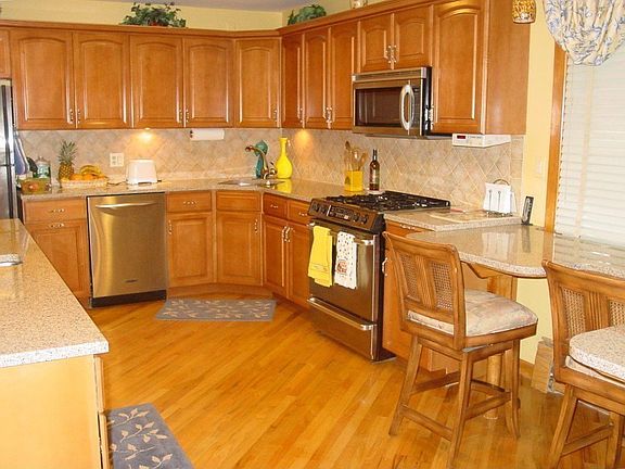 Kitchen with cafe area