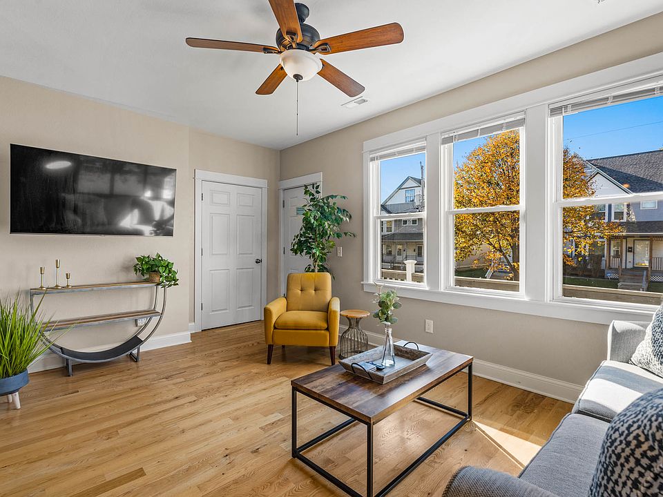 Living room - front balcony