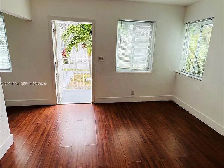 850 81st St #3 — Photo 5