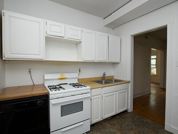3rd image of 3956 N Janssen Ave #S3