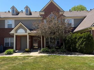 27345 Hidden Oaks Dr, Brownstown, MI 48183