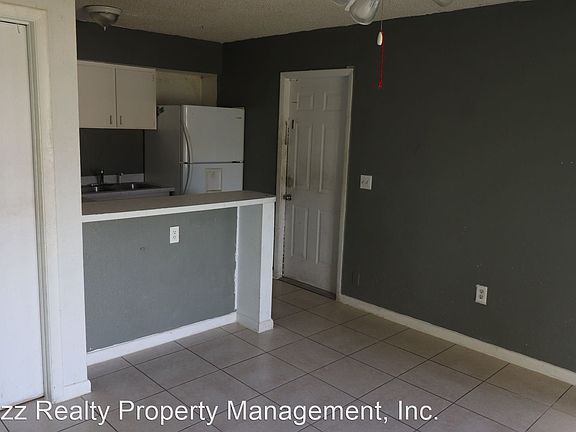 5th image of 725 Lucaya Dr #2