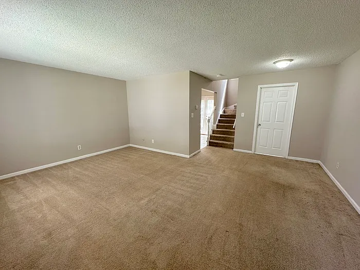 5404 Grand Lake Cres — Photo 8