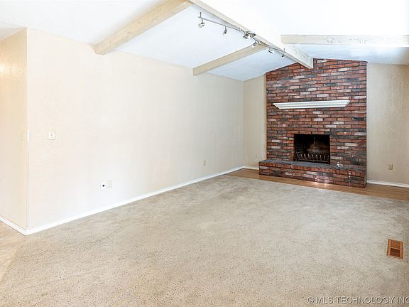 4th image of 636 S Maywood Dr