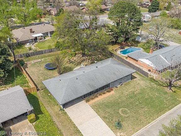 5th image of 1109 Lisa Ln