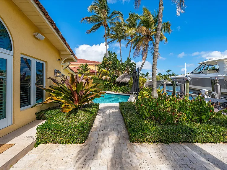 330 Royal Plaza Dr — Photo 33