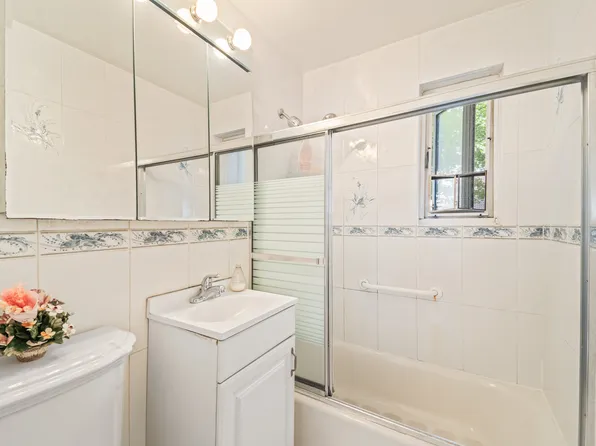 225-35 88th Avenue image 13 of 15