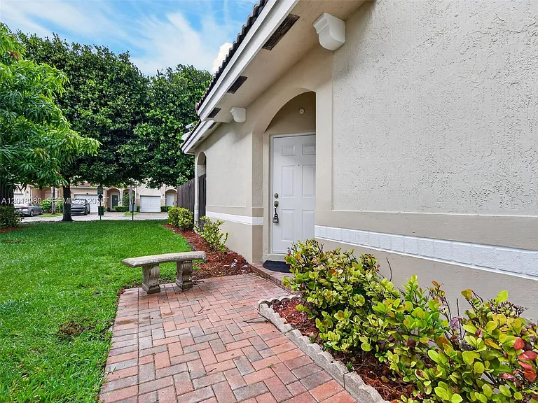 12441 SW 124th Ter — Photo 3