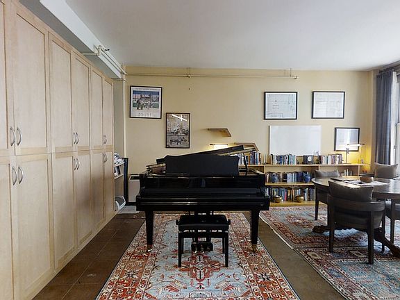 5th image of 215 W 7th St APT 407