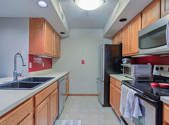 3rd image of 908 E Colorado Ave #B