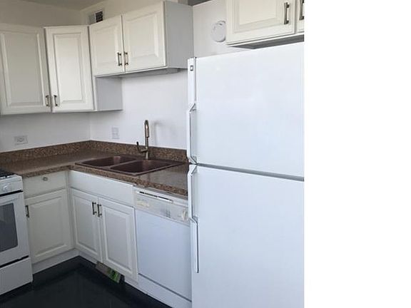 5th image of 6701 S Crandon Ave APT 12B