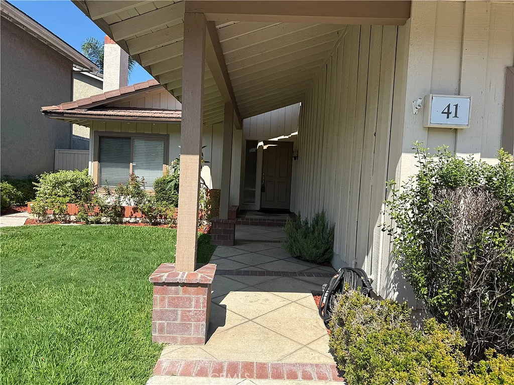 4 bed, 1808 sqft, $5,395 — Photo 2