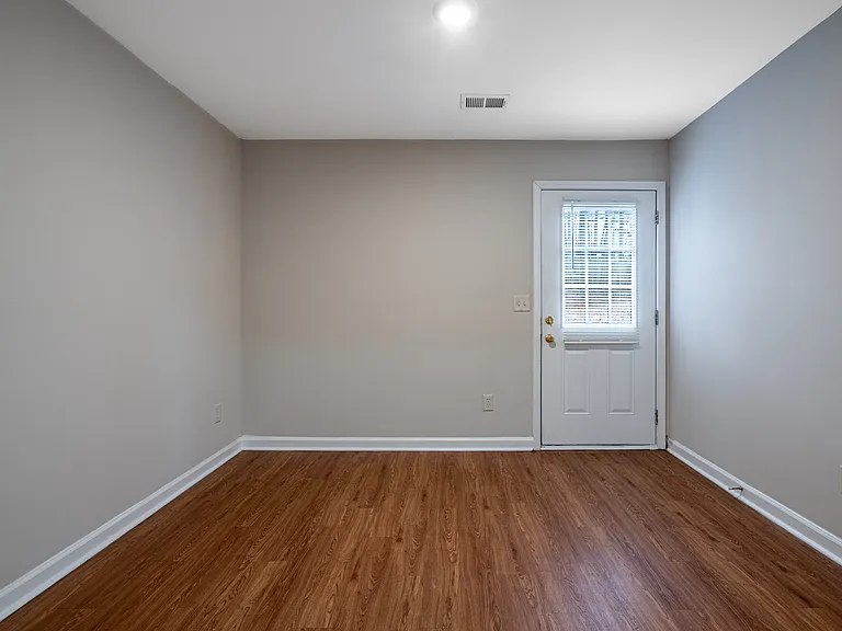 114 Bentley Pkwy #B — Photo 7