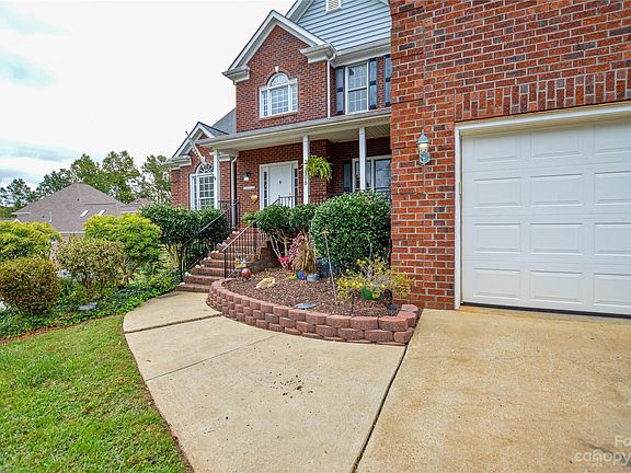 3rd image of 108 Danica Pl