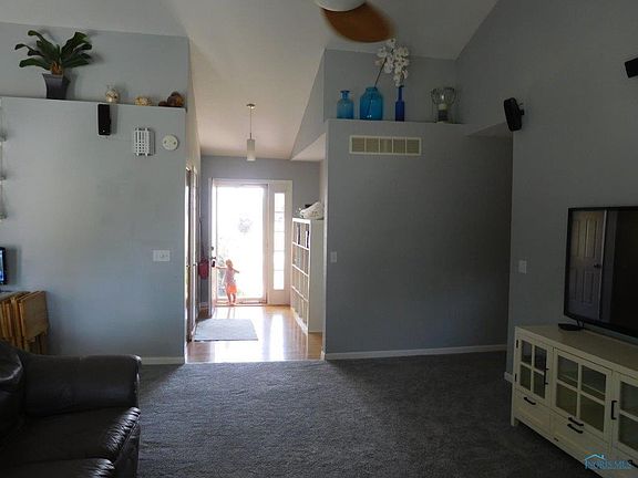 4th image of 105 Dogwood Dr