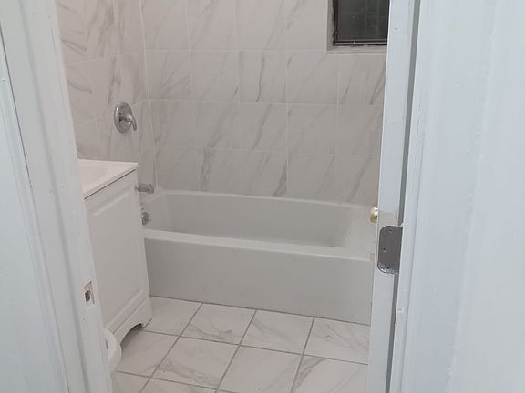 4th image of 1244 Stratford Ave #2