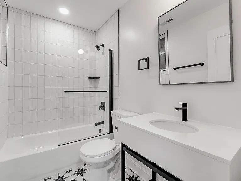 320 E Lanvale St #2 — Photo 4
