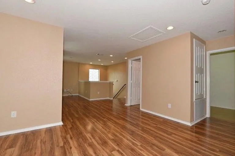 6604 Walker Hl — Photo 5