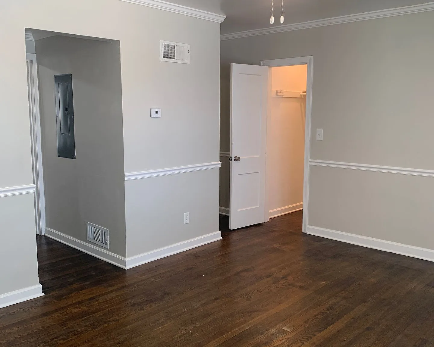 Washington Apartments - Central Location, Modern Updates Meet Classic Charm — Photo 4