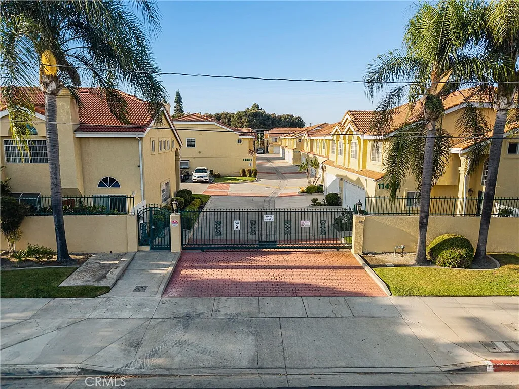 3 bed, 1513 sqft, $3,925 — Photo 2