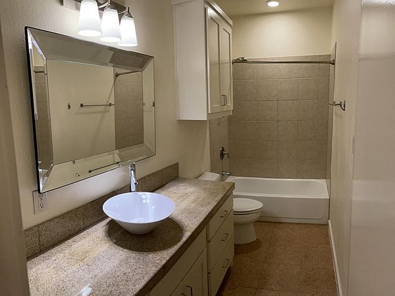 5th image of 3320 Douglas Ave APT C
