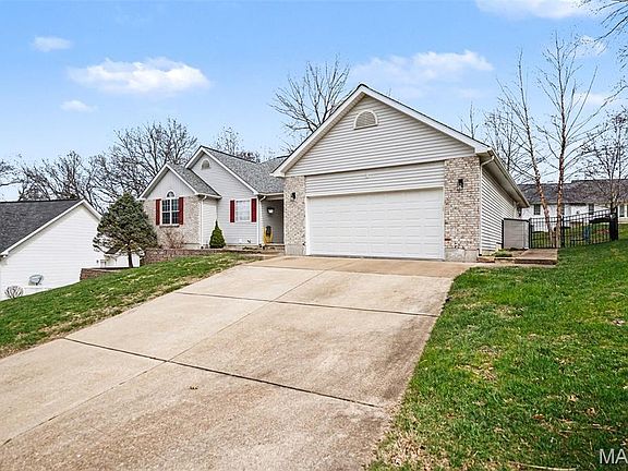 2nd image of 1580 Kelly Ct
