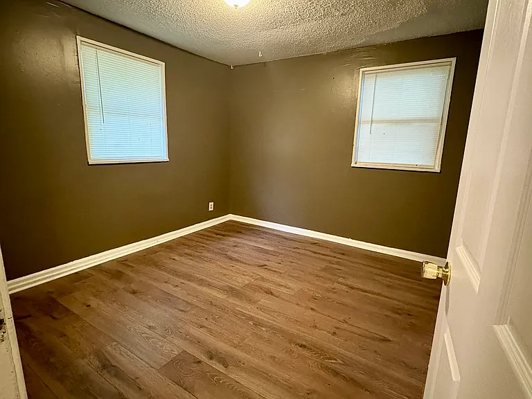 2801 Beatty St — Photo 4