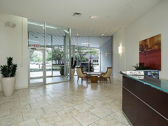 3rd image of 5050 Woodway Dr APT 2B