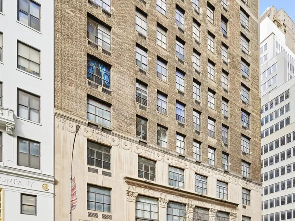 244 Madison Avenue image 1 of 14