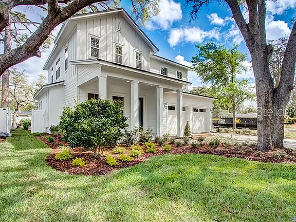 3rd image of 1935 Woodcrest Dr
