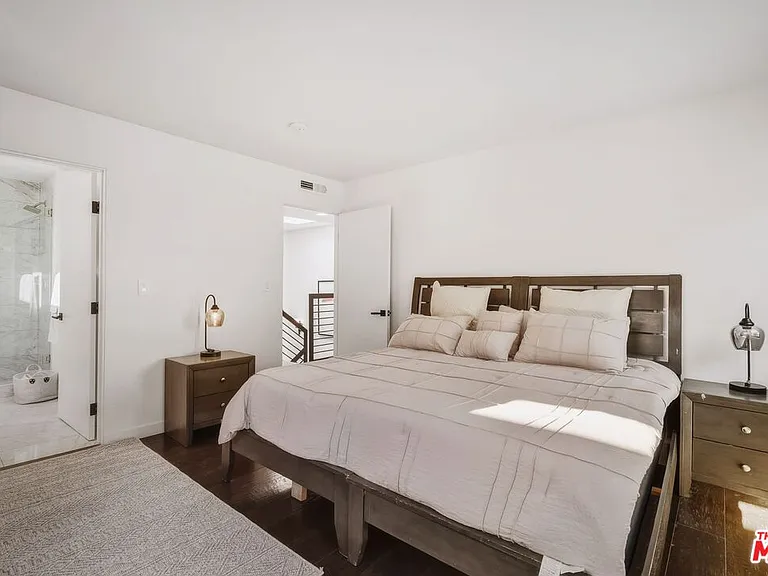 3601 Dixie Canyon Pl — Photo 17
