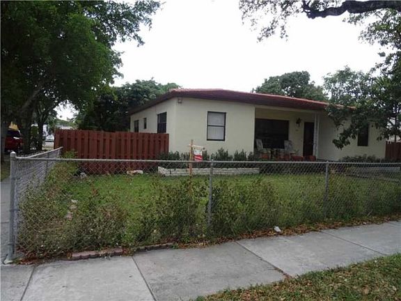 2nd image of 100 N Royal Poinciana Blvd