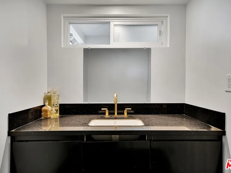 1758 Clear View Dr — Photo 12