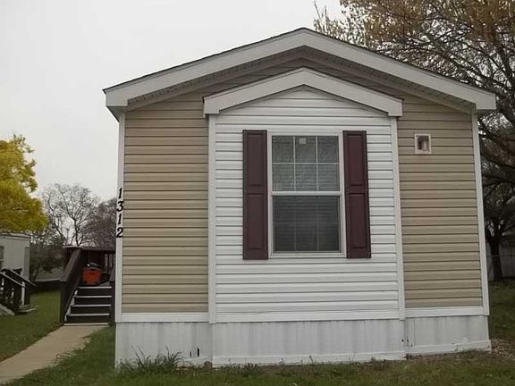 2nd image of 1312 Windmill Trl