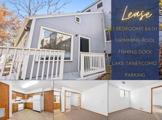 184 River Point Rd, Hollister, MO 65672