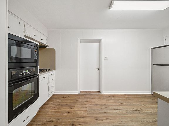 3rd image of 2019 N Thompson St #A