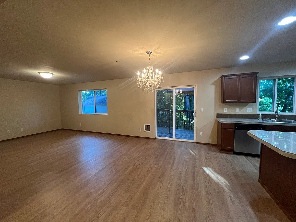 4 bed, 2.5 bath, 2068 sqft, $3,380 — Photo 4