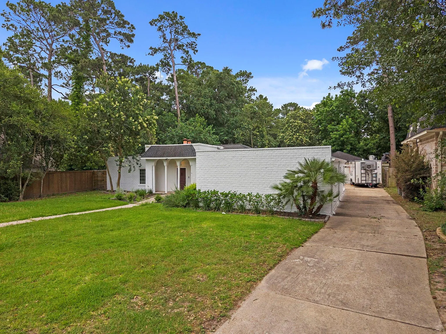 4 bed, 2.5 bath, 2592 sqft, $2,900 — Photo 2