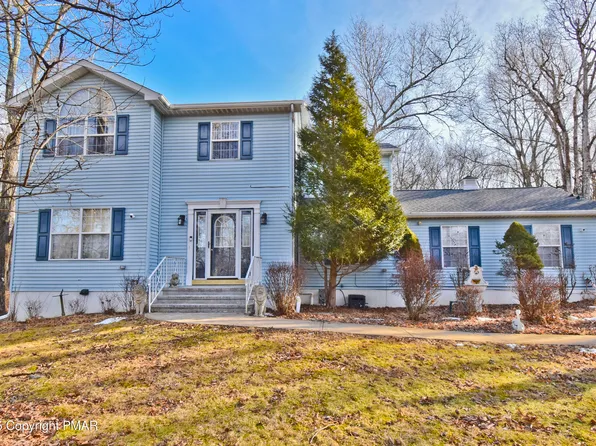 140 Ski Way Dr, Henryville, PA 18332