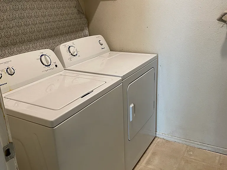 Laundry - Washer/ Dryer included