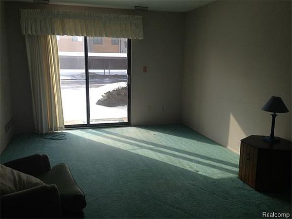 2nd image of 7362 Manor Cir